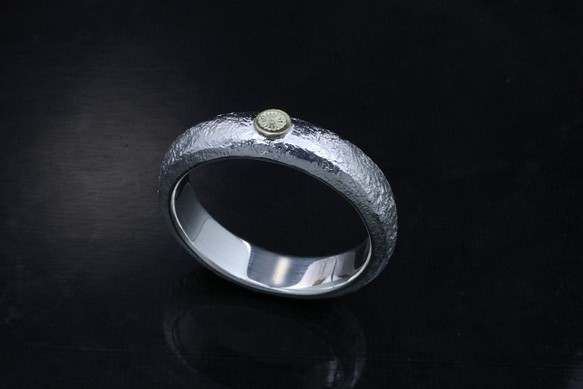 指輪 メンズ : K18 菊紋 ドット 岩石 鎚目 槌目 甲丸 シルバー リング 5mm幅 12～27号 シンプル 1枚目の画像