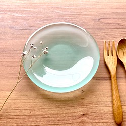 夏の深緑を映す水たまり」 丸いガラス皿 プレート 食器 ガラス
