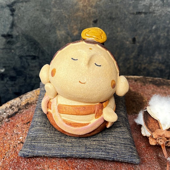 Sei Kannon 帶坐墊（非常小） O-319 陶瓷 /Kannon/Sei Kannon Bosatsu 第1張的照片