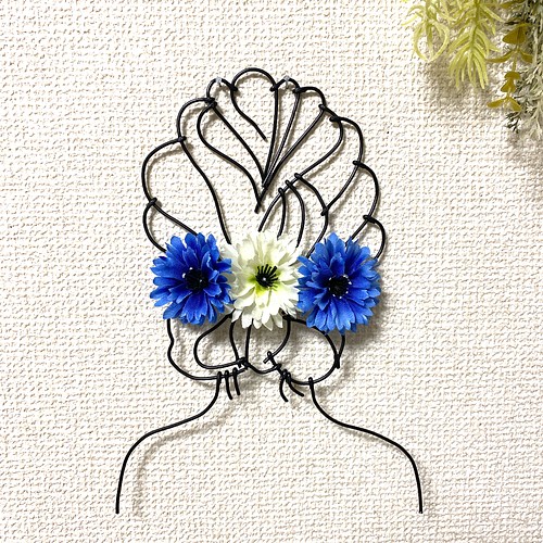 花を持つおさげ少女の後ろ姿 ワイヤークラフト ワイヤーアート 壁飾り