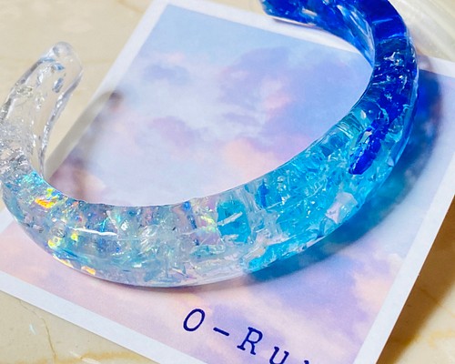 nu-ji / 琉球ガラスのグラデーションバングル《ブルー × シルバー