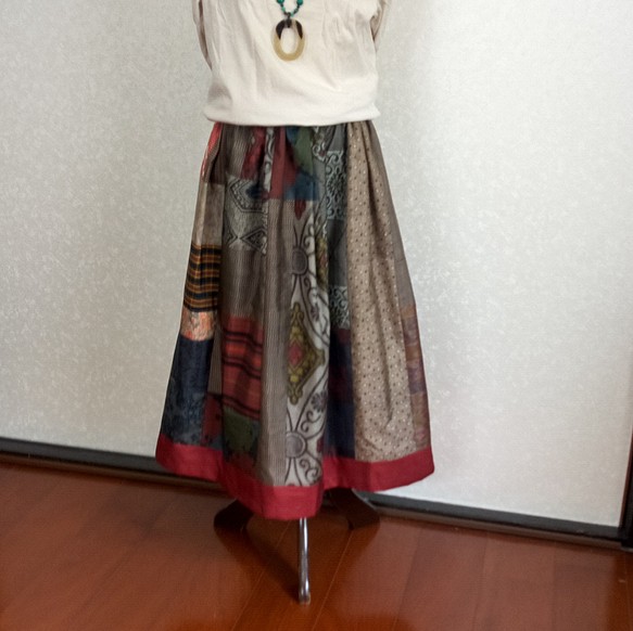 着物リメイク♪丈８０ｃｍ：色々な大島紬をランダムにパッチして作ったお洒落なスカート（裏地付き）
