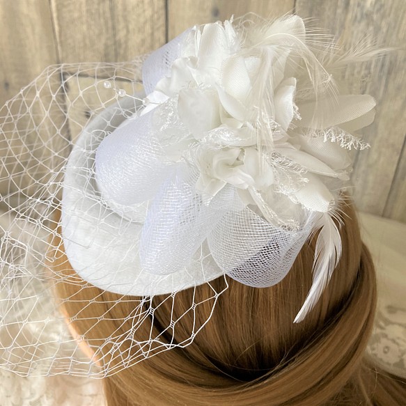 ヘッドドレス【トークハット】カクテルハット トーク帽 チュール パール ホワイト 白無垢 前撮り ウェディング 結婚式