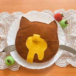 フェルト ねこちゃんホットケーキのおふとん 1枚目の画像