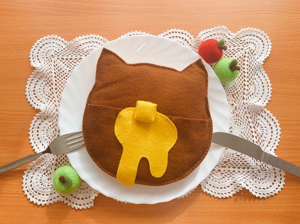 フェルト ねこちゃんホットケーキのおふとん 1枚目の画像