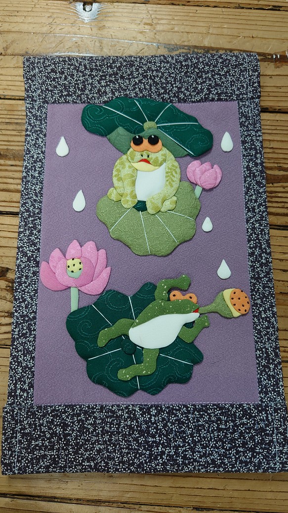 雨乞い蛙のタペストリー 1枚目の画像