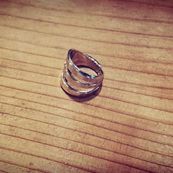 它看起來像一個美麗的三串現代戒指......日本古董銀叉的翻新戒指_0787 第1張的照片
