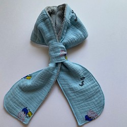 保冷剤ポケット付き　ネッククーラー　子供用　ネクタイ風　ダブルガーゼ　ペッパピッグ　ブルー 1枚目の画像