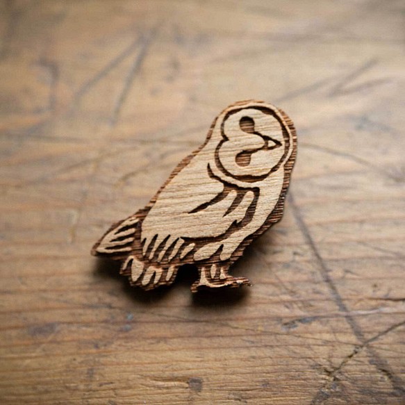 木ｔｃｈ】クルミの木・ブローチ barn-owl（メンフクロウ） ブローチ