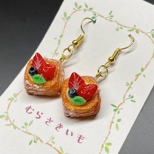 ストロベリーデニッシュピアス♡フェイクスイーツ ピアス（フック