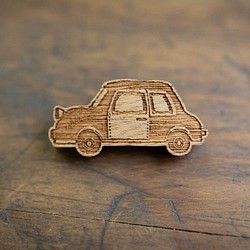 【木ｔｃｈ】クルミの木・ブローチ　the nostalgic minicar（懐かしのミニカー） 1枚目の画像