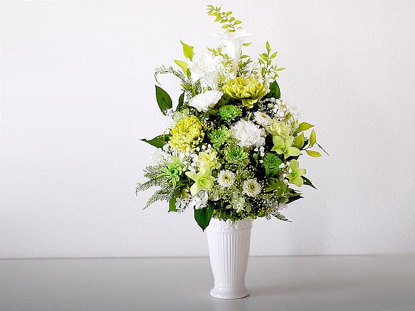 【仏花】再販＊プチホルンを使った緑白のお供え花【供花】 1枚目の画像