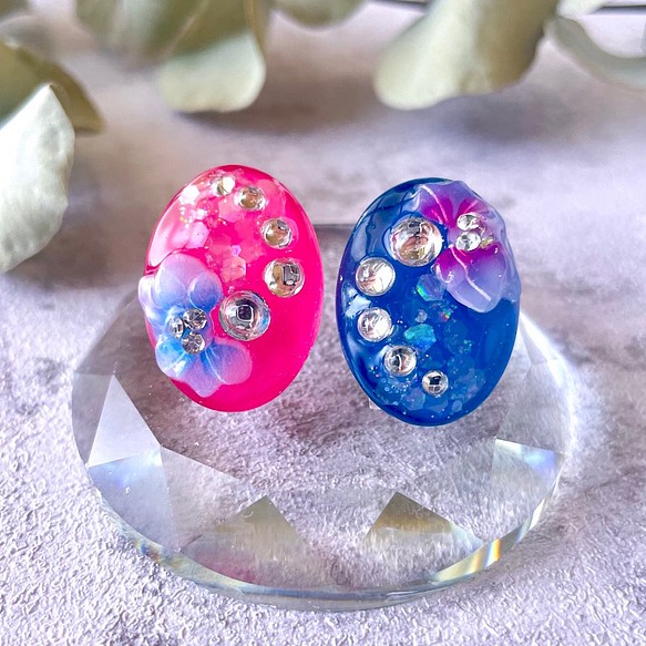 glass oval pink blue bycolor flower Earrings 1枚目の画像