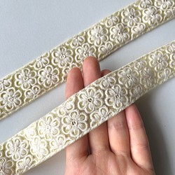 【50cm】インド刺繍リボン イエローxホワイト　ネット　GN433 1枚目の画像