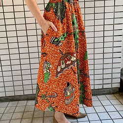アフリカ布　シルエットがきれいな半円形フレアスカート　レアな傘と靴柄 1枚目の画像