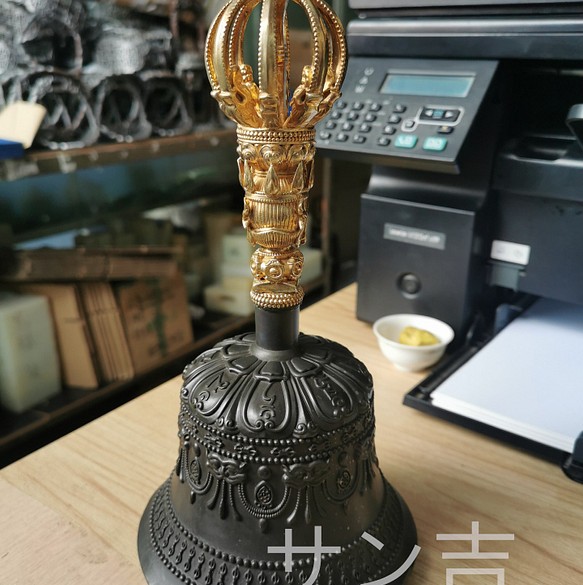 密教法器 阿嵯耶観音金剛鈴 鐘 仏教法具 真鍮製 22cm D - 仏壇、仏具