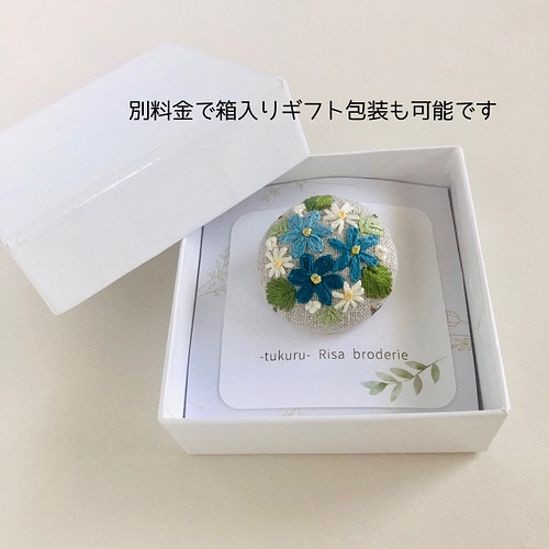 刺繍ピルケース アクセサリーケース コンパクトケース 青い花のブーケ刺繍 ブローチ Tukuru Risa Broderie 通販 Creema クリーマ ハンドメイド 手作り クラフト作品の販売サイト