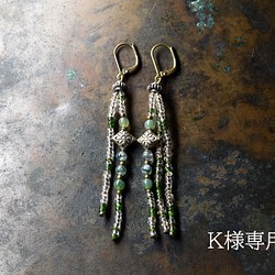 “K-sama only”透明綠色種子珠和苔蘚門，印度銀流蘇耳環 第1張的照片