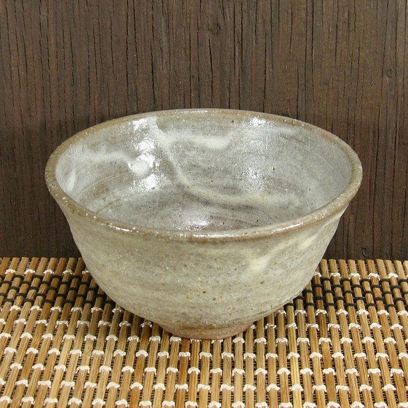 陶器ご飯茶碗（小）赤土＋藁白釉【220519】 1枚目の画像