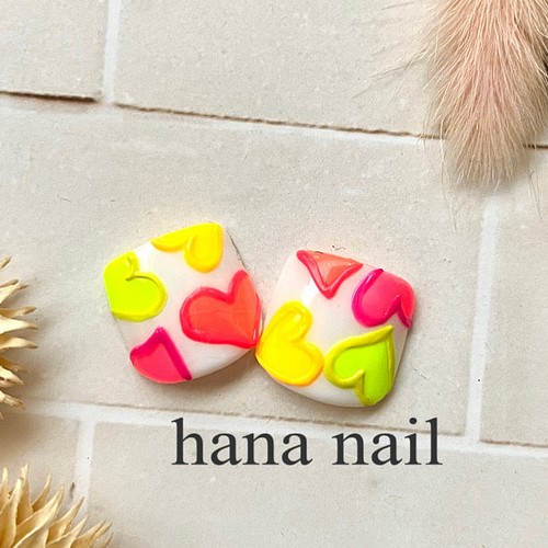 ペディキュア フット カラフルハート 蓄光ネオンネイルチップ 親指セット ネイルチップ ネイルシール Hana Nail 通販 Creema クリーマ ハンドメイド 手作り クラフト作品の販売サイト