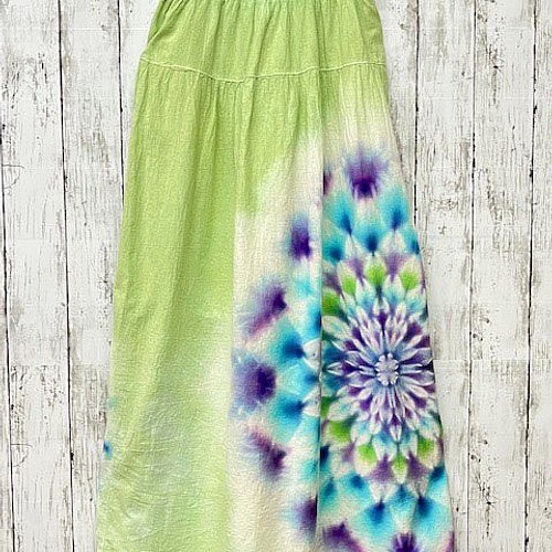 タイダイ染め スカート 柔らかなグリーンに美しい碧翠色の曼荼羅模様 