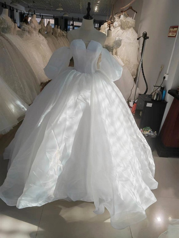 フランス風  ウェディングドレス  エレガント  トレーン  挙式 結婚式
