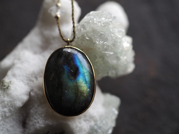 labradorite brass necklace (honoh) gstaaddelivery.x10.mx