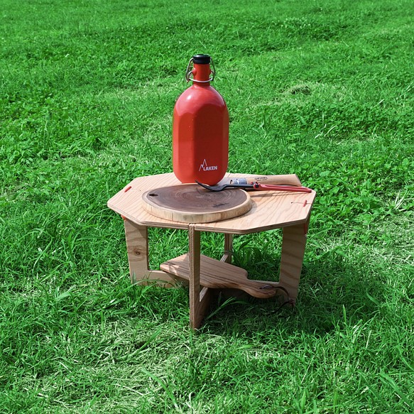木目がカッコいいラーチ材のテーブル / Larches（ラーチェス）オクタテーブル340 アウトドア キャンプ 1枚目の画像
