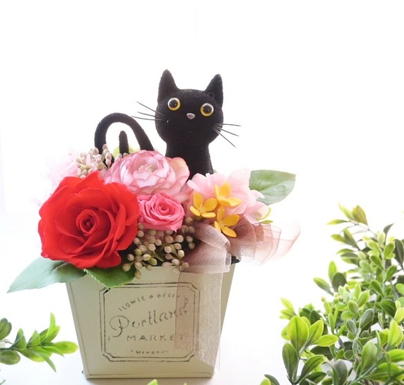 花と猫 レッド系 プリザーブドフラワー 猫 誕生日 フラワーギフト 招き猫 花 猫好き プレゼント 置物 No 4 フラワー リース すりすとん 枯れない花工房 通販 Creema クリーマ ハンドメイド 手作り クラフト作品の販売サイト