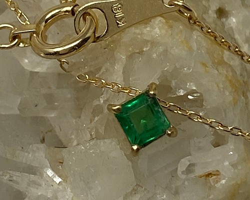 k18YG AU750 18金 天然エメラルド 0.16ct ネックレス ネックレス