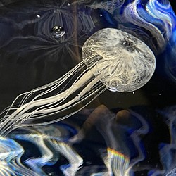 オキクラゲのガラスオブジェ☆洋梨型のペーパーウェイト 1枚目の画像