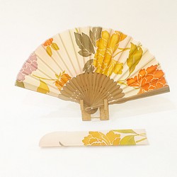 着物扇子　アンティークの絹の着物使用　日本の京都の職人が手仕事で制作　オンリーワン　プレゼントに最適 #47 1枚目の画像