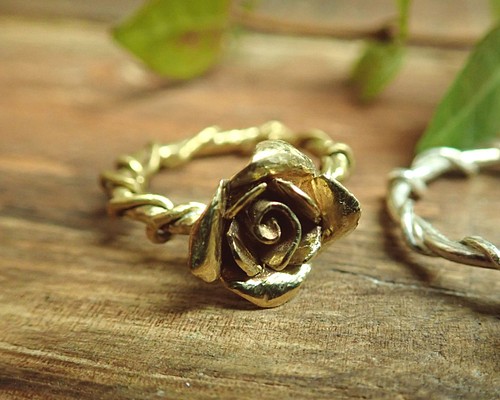 一輪の薔薇リング（真鍮） 指輪・リング LUNA SHIP ~彫金＆腕時計制作