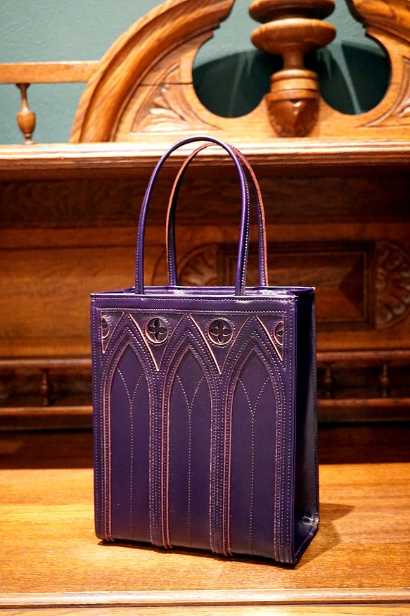 中世ゴシック建築モチーフの「カテドラルバッグ1C」（本革製）／ヴァイオレット violet cathedral bag 1枚目の画像