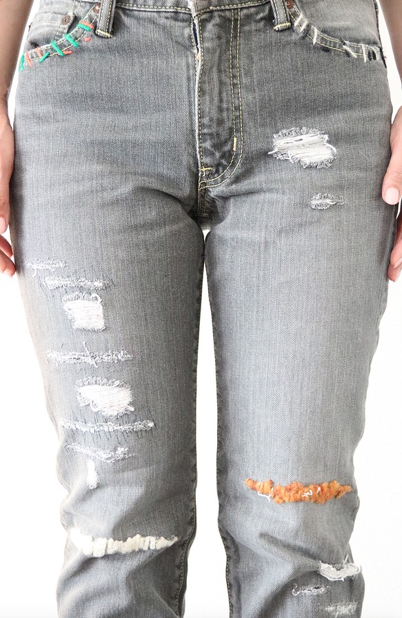 デニムセール＋クーポン　　ウィメンズ国産ダメージジーンズ(リメイクジーンズ)Sサイズ 1枚目の画像