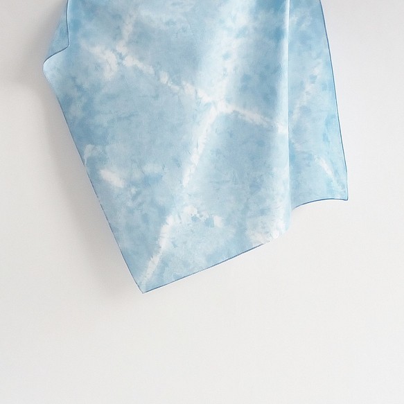 タニ手作りブルー染めスクエアスカーフトレランスブルー染め植物染めスカーフハンカチハンカチリストストラップコットンオリジナル絞り染 1枚目の画像