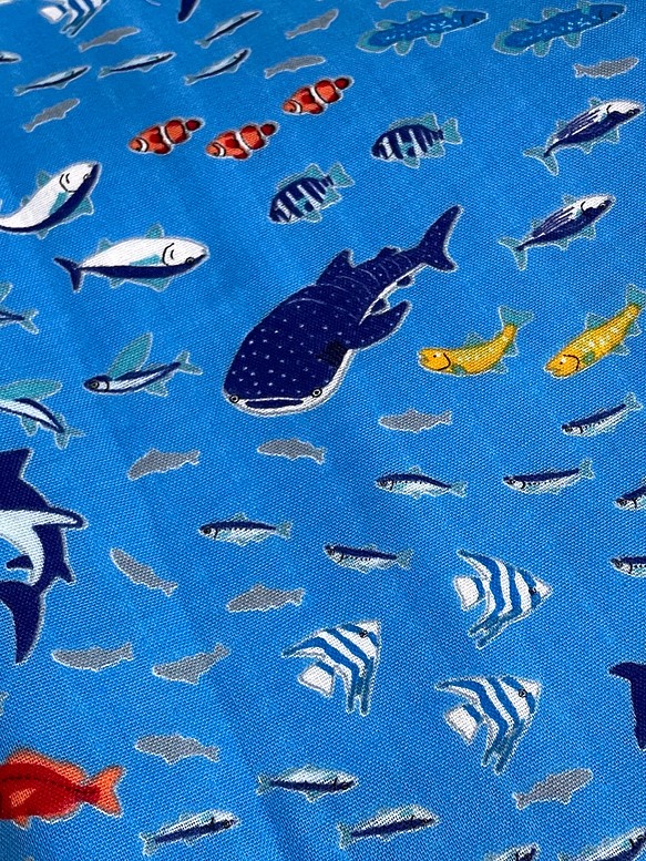 生地幅*50 ダブルガーゼ 生地 カットクロス サメ 海の仲間 ブルー 1枚目の画像