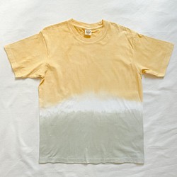 送料無料ナチュラルな "Tropical Time" 優しく淡い黄色と緑に泥染したオーガニックコットンTシャツ 1枚目の画像
