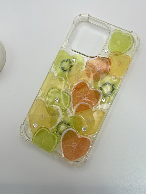ハート型フルーツ　レモン・ライム・キウイ・オレンジ　コスパ最高 iPhone ケース 1枚目の画像