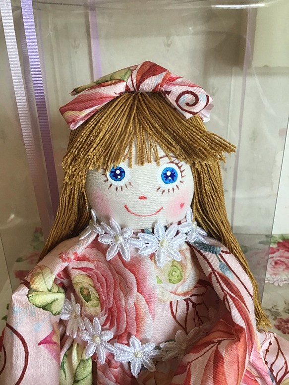 薔薇と小鳥のドレスを着たカントリードール 人形 gabara1996 通販｜Creema(クリーマ) ハンドメイド・手作り・クラフト作品の販売サイト