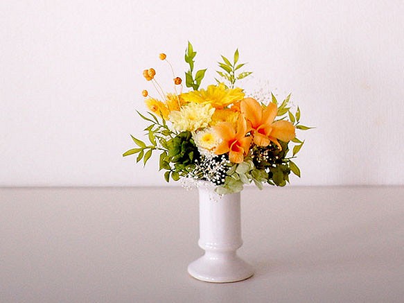 【仏花】デンファレとマムのビタミンカラー系仏花【供花】 1枚目の画像