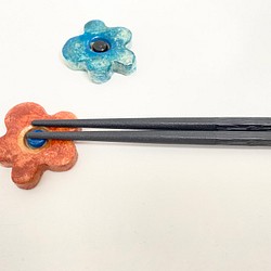 靛藍和赤土色花筷架（2件） 第1張的照片