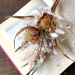 「ドライアンドラ クエルシフォリアの小さなホワイトスワッグ」ドライフラワースワッグ　花束 1枚目の画像