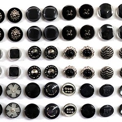 メーカー廃番品　ヴィンテージ　アンティークボタン　ブラック系（小）９（12～15ｍｍ計４８個）bt14-9 1枚目の画像
