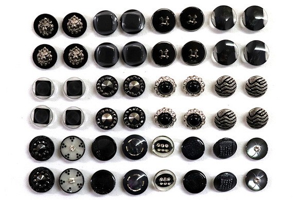 メーカー廃番品　ヴィンテージ　アンティークボタン　ブラック系（小）９（12～15ｍｍ計４８個）bt14-9 1枚目の画像