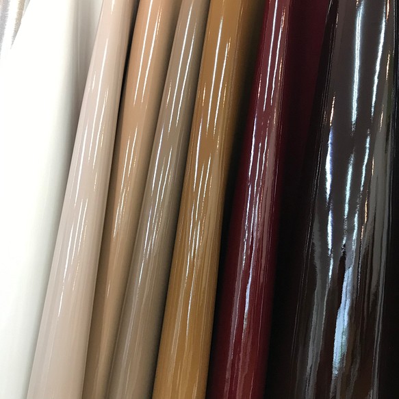 [カット販売]　人工皮革エナメル　「エルバス」　ビーガンレザー　カラー豊富♪　　合皮　日本製 1枚目の画像