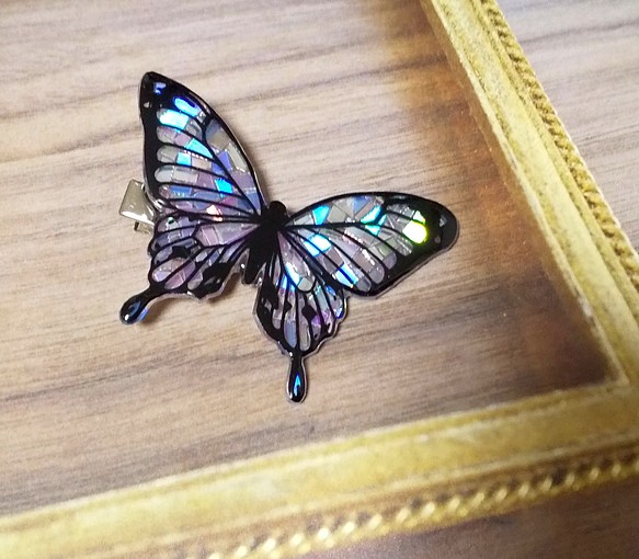 【NEW】ヘアクリップ 蝶々(ぶち模様あり&透かしパーツなし) 1枚目の画像