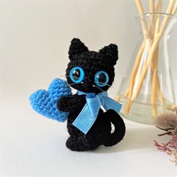 リボン黒猫の選べるハート♡スカイブルー♡編みぐるみ☆受注製作品 1枚目の画像