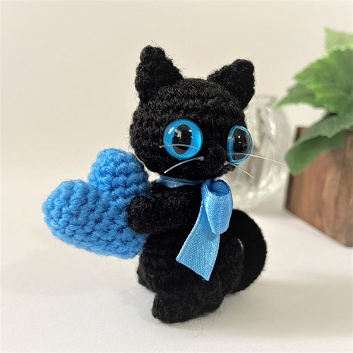 リボン黒猫の選べるハート♡スカイブルー♡編みぐるみ☆受注製作品