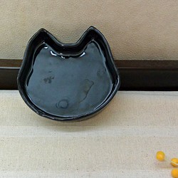 ネコのうつわ　黒系　ネコの顔型　深めのお皿　ねこ・猫　手作り陶芸・陶器　食器 1枚目の画像